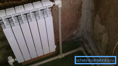 Izdelki na vogalu so nameščeni na cevovodih. Izdelki na vogalu so nameščeni na cevovodih.