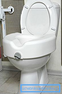 Toaletna skleda za ljudi s posebnimi potrebami Toaletna skleda za ljudi s posebnimi potrebami