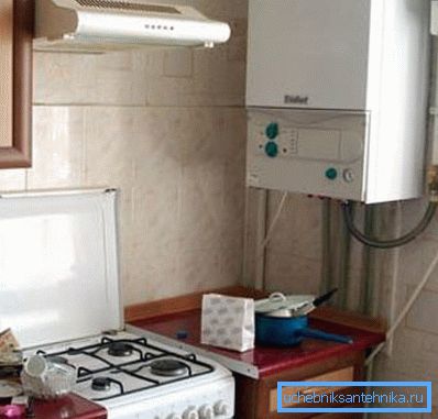 Kotni plinski kotliček - sredstvo za pridobivanje toplote za oskrbo radiatorjev. Kotni plinski kotliček - sredstvo za pridobivanje toplote za oskrbo radiatorjev.