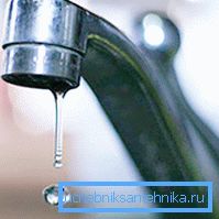Ne počakajte, da se kapljice pretvorijo v curek - pravočasno popravite ventil.