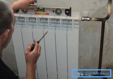 Ne pozabite pravilno namestiti radiatorjev.