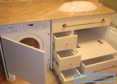 Nekateri mojstri, ki ustvarjajo takšne konstrukcije, poskušajo narediti niše v njih, da bi imeli možnost, da vanje postavijo gospodinjske aparate.