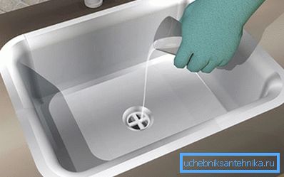 Nekatere formulacije za takšno delo so lahko strupene, zato je pri delu z njimi vredno uporabljati osebno zaščitno opremo. Nekatere formulacije za takšno delo so lahko strupene, zato je pri delu z njimi vredno uporabljati osebno zaščitno opremo.