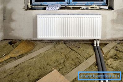 Zelo priročno, če živite v vašem domu, pri načrtovanju skrivanja cevi pod talno oblogo - boste dobili majhen del sistema Zelo priročno, če živite v vašem domu, pri načrtovanju skrivanja cevi pod talno oblogo - boste dobili majhen del sistema