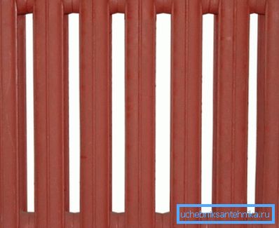Ogrevalni radiator MS-140 v tleh tovarne Ogrevalni radiator MS-140 v tleh tovarne