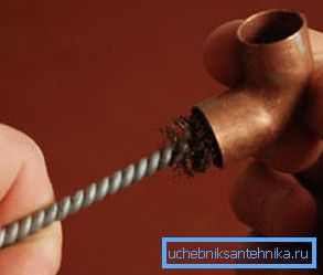 Pred spajkanjem temeljito očistimo notranjost naprave. Pred spajkanjem temeljito očistimo notranjost naprave.