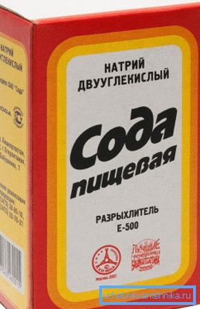 Soda bikarbona je odlično sredstvo za odstranjevanje plošče, njegova cena je nizka, zaradi česar je ta možnost zelo privlačna.