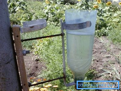 Plastična steklenica - najpreprostejša različica domačega umivalnika. Plastična steklenica - najpreprostejša različica domačega umivalnika.