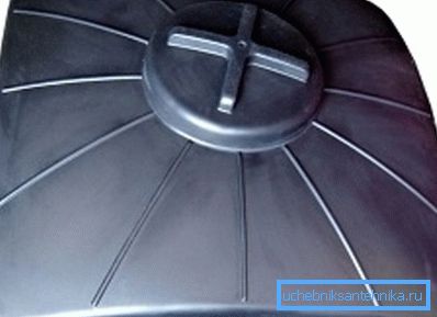 Plastična zmogljivost ne manj kot 110 litrov Plastična zmogljivost ne manj kot 110 litrov