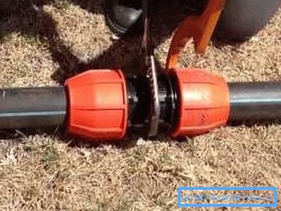 HDPE cevi in oprema za poletno oskrbo z vodo v primestnem območju HDPE cevi in oprema za poletno oskrbo z vodo v primestnem območju