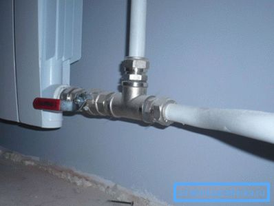 Povezava z radiatorjem Povezava z radiatorjem