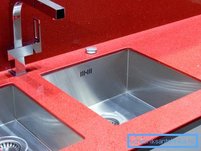 Namestitev pod mizo Namestitev pod mizo
