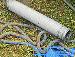 Skodelico spustite na kabel. Skodelico spustite na kabel.
