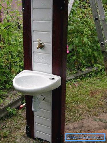 Viseči keramični umivalnik za poletni umivalnik