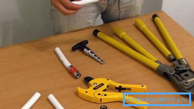 Poleg tiska priporočamo tudi nakup rezalnika za kovinsko plastiko
