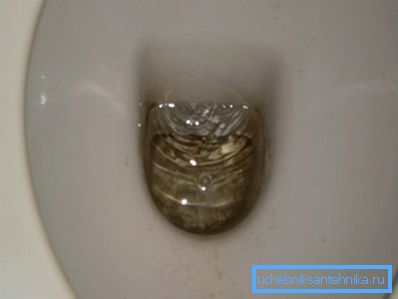 Stalno tekoča voda iz cisterne porabi ne samo živce, ampak tudi denar Stalno tekoča voda iz cisterne porabi ne samo živce, ampak tudi denar
