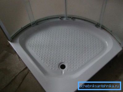 Predstavljen je kotični kotiček z nizko akrilno posodo velikosti 80 x 80 mm. Predstavljen je kotični kotiček z nizko akrilno posodo velikosti 80 x 80 mm.