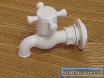 Priključitev plastične pipe je zelo preprosta in preprosta