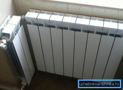 Primer nekonvencionalne namestitve aluminijastega radiatorja Primer nekonvencionalne namestitve aluminijastega radiatorja