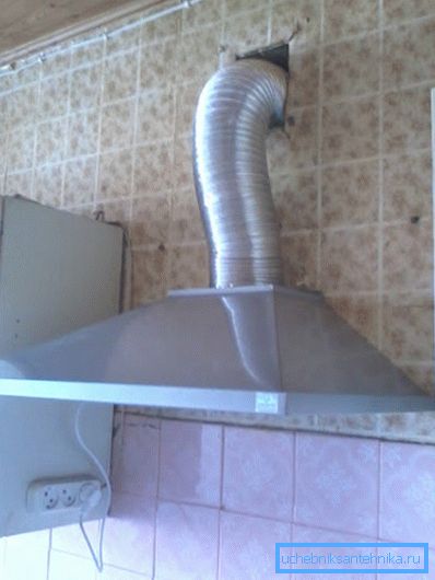 Primer odstranitve cevi v prezračevalno gred