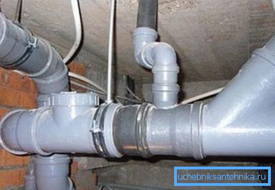 Profesionalno zgrajen PVC kanalizacijski sistem Profesionalno zgrajen PVC kanalizacijski sistem