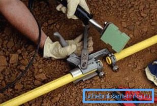 Polaganje zunanje vodovodne instalacije iz polipropilenskih cevi v državni ploskvi Polaganje zunanje vodovodne instalacije iz polipropilenskih cevi v državni ploskvi