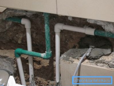 Postavitev vodovodne instalacije v steno - ni najboljša možnost Postavitev vodovodne instalacije v steno - ni najboljša možnost