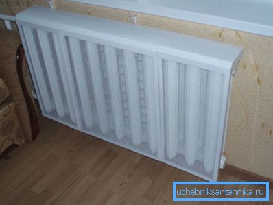 Preprost kovinski zaslon za radiatorje Preprost kovinski zaslon za radiatorje