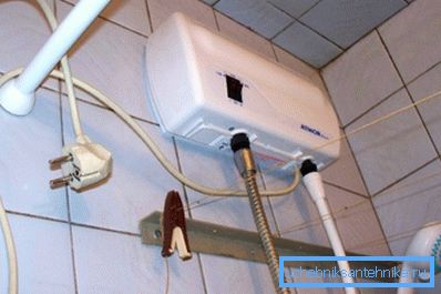 Pretočni električni grelnik vode za vodo