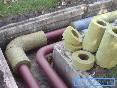 Proces izoliranja kanalizacije od mraza. Proces izoliranja kanalizacije od mraza.