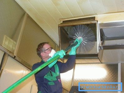 Postopek dobave mehanske krtače z dodatno funkcijo dela s pritiskom vroče vode ali pare Postopek dobave mehanske krtače z dodatno funkcijo dela s pritiskom vroče vode ali pare