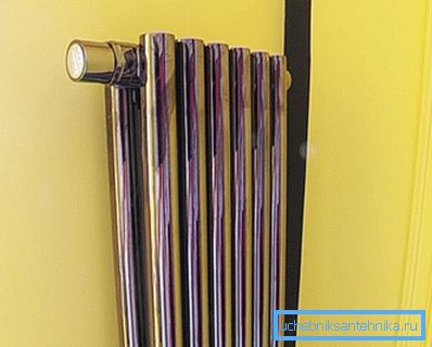 Radiator je potreben za prenos energije hladila na zračne mase in predmete v prostoru.