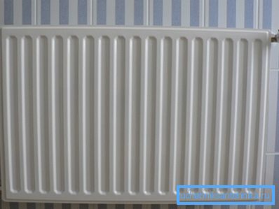 Radiator ogreva prostor zaradi hladilne tekočine, ki se ga vnaša