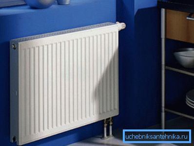Heatsink priključen na vodoravno ožičenje Heatsink priključen na vodoravno ožičenje