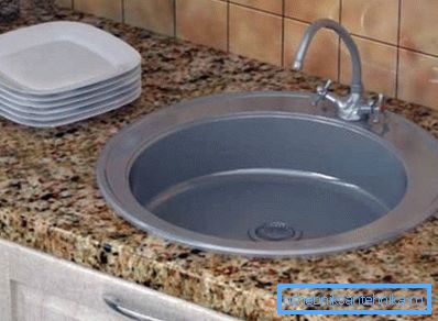 Dimenzije okroglih ponorov za kuhinjo so zelo raznolike in se razlikujejo ne samo v premeru, ampak tudi v globini Dimenzije okroglih ponorov za kuhinjo so zelo raznolike in se razlikujejo ne samo v premeru, ampak tudi v globini