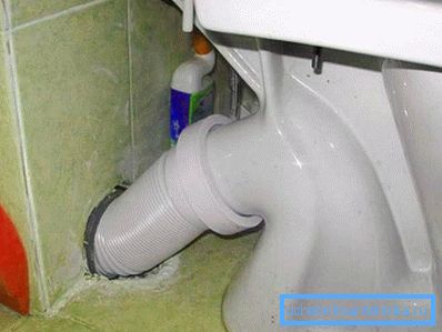 Ročno čiščenje valovitega stranišča