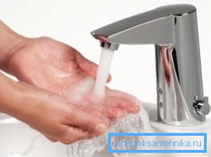 Dotirni mešalniki na dotik so zelo udobni. Dotirni mešalniki na dotik so zelo udobni.