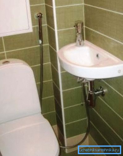Pipe s higienskim prho za majhno korito v ločeni kopalnici - odlična rešitev glede praktičnosti in udobja Pipe s higienskim prho za majhno korito v ločeni kopalnici - odlična rešitev glede praktičnosti in udobja