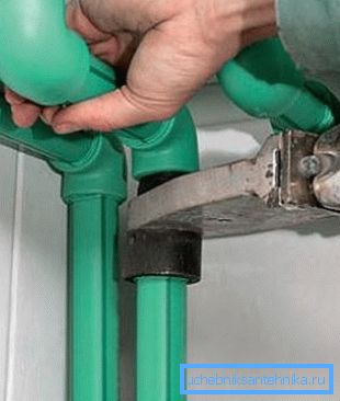 Nepovezana vgradnja plastičnih cevi Nepovezana vgradnja plastičnih cevi