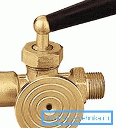 Poseben trosmerni ventil ima platformo za namestitev merilnika tlaka