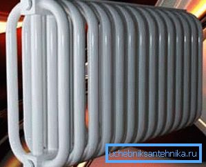 Jekleni cevni radiator je varen zaradi pomanjkanja ostrih robov