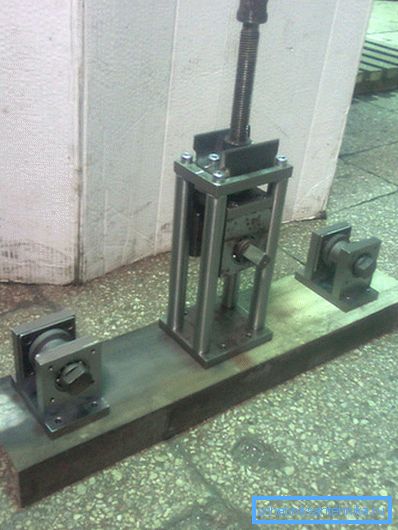 Postelja je sestavni del kanala. Postelja je sestavni del kanala.