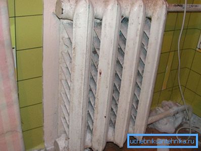 Stari radiator. Zdi se, da je čas, da ga nadomestimo.
