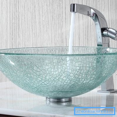 Glass umivalnik za kuhinjo - progresivno rešitev Glass umivalnik za kuhinjo - progresivno rešitev