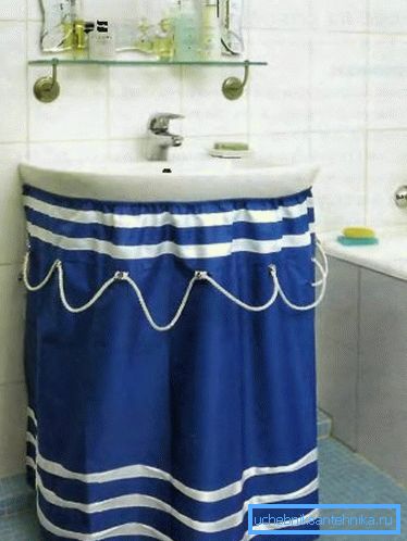 Elegantna umivalna zavesa. Elegantna umivalna zavesa.
