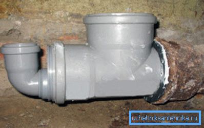 Priključek iz plastike in litega železa Priključek iz plastike in litega železa