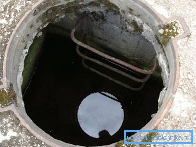 Izgleda kot loputa, ki vodi do javnega kanalizacijskega sistema