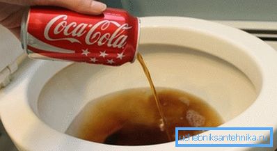 Žejna žedna WC školjka pol litra pijače hkrati Žejna žedna WC školjka pol litra pijače hkrati
