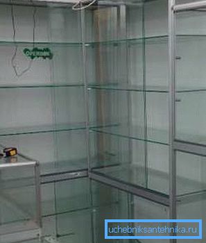 Trgovinska oprema, ki temelji na aluminijastih profilnih sistemih