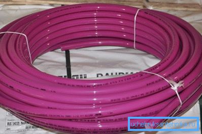 Ogrevanje cevi Rehau Rautitan Pink je v kolutih. Ogrevanje cevi Rehau Rautitan Pink je v kolutih.